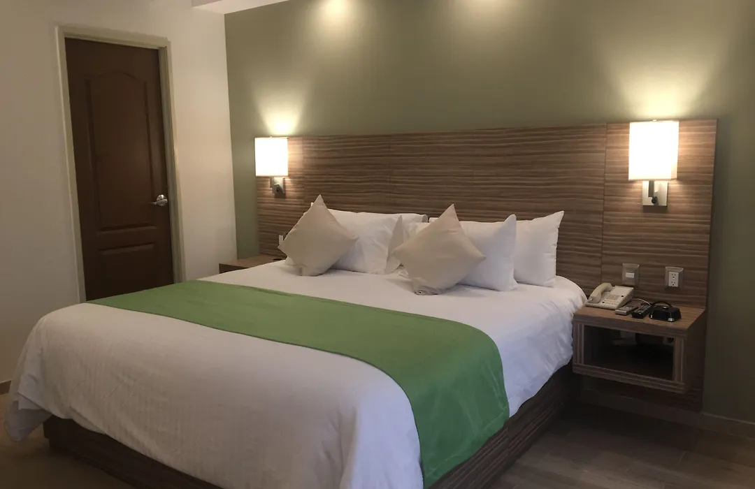 Wyndham Garden Monterrey Valle Real-1
